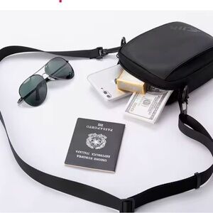 🔥🔥🔥Compact Black Messenger Bag with Adjustable Strap and Minimalist Design